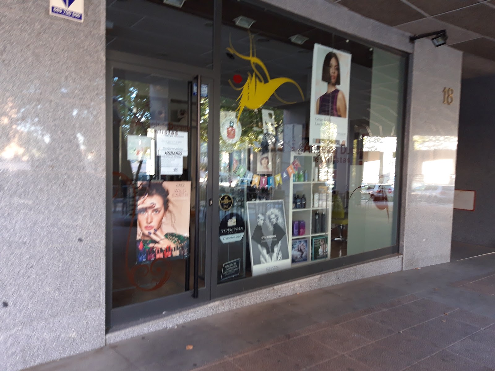 Fachada real de Ángeles Duque Estilistas en Parquesol